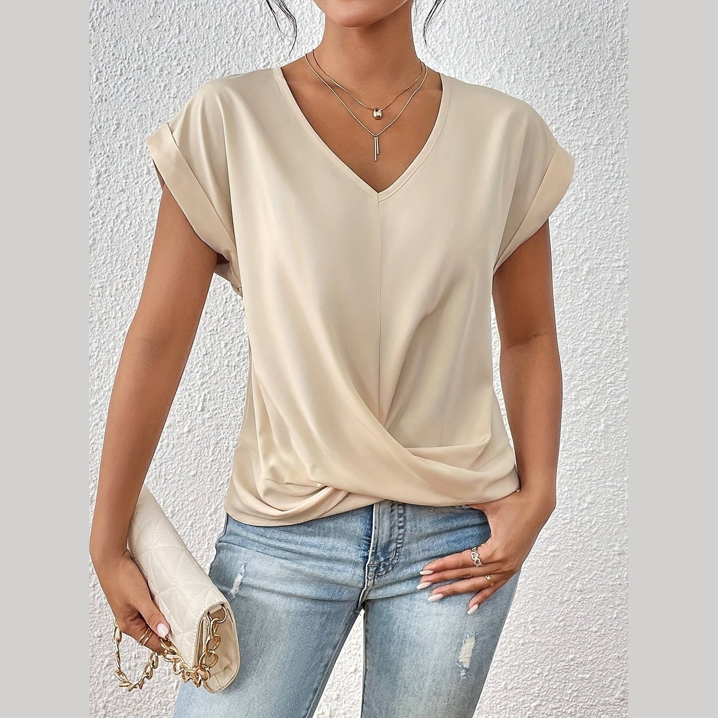 Heidi - Casual T-shirt with sweetheart neckline