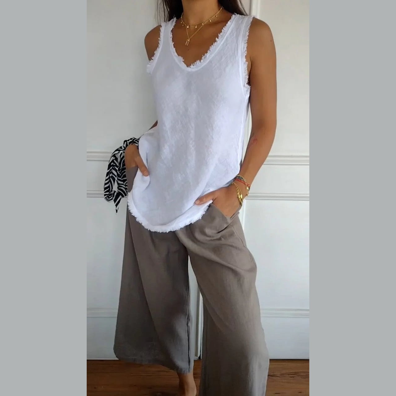 Myriam - V-Neck Vest